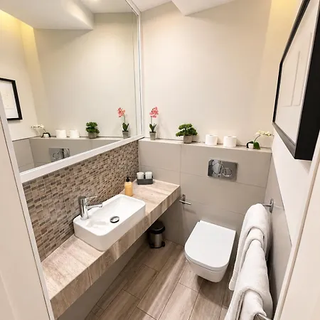 Pearl Apartment *