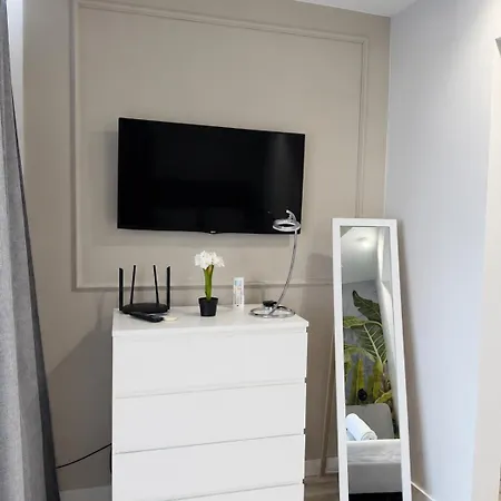Pearl Apartment *